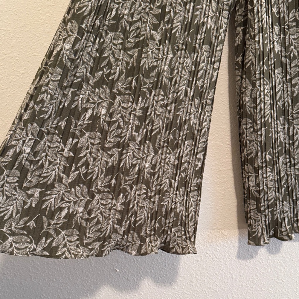 Alice Blue Olive Green Floral Wide-Leg Pleated Pants with Paperbag Waist - Picture 2 of 6